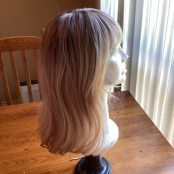 NWOT! Blonde Rooted Wig Never Worn - Picture 3 of 6